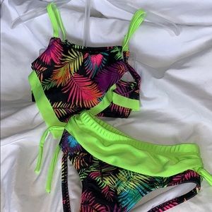 Body Glove 2t bikini. New without tags.